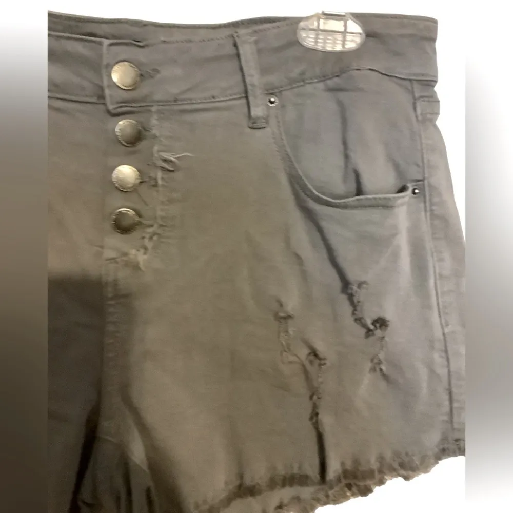 Angel Kiss Juniors Distressed Shorts. Army Green. Like New Condition. Size 13 - Image 2
