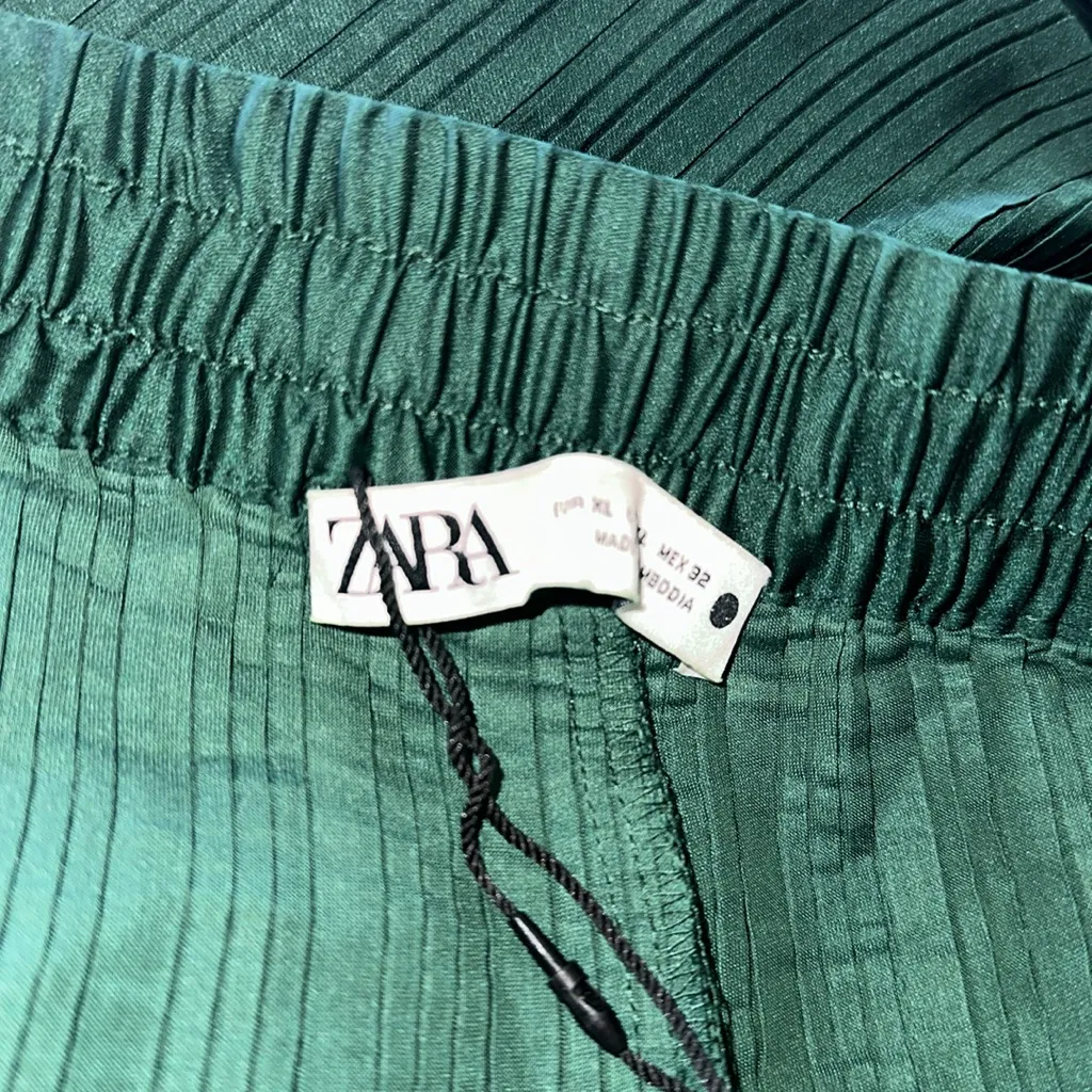 NWOT ZARA PLEATED Green Satin Fabric Loose Fit Trouser XL - Image 4