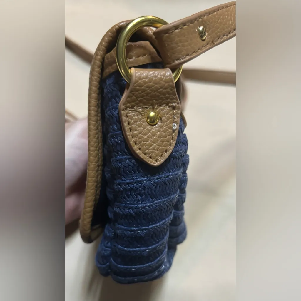 Croft & Barrow Blue, Tan, Red Striped Woven Crossbody Bag Turnlock Adjustable - Image 9