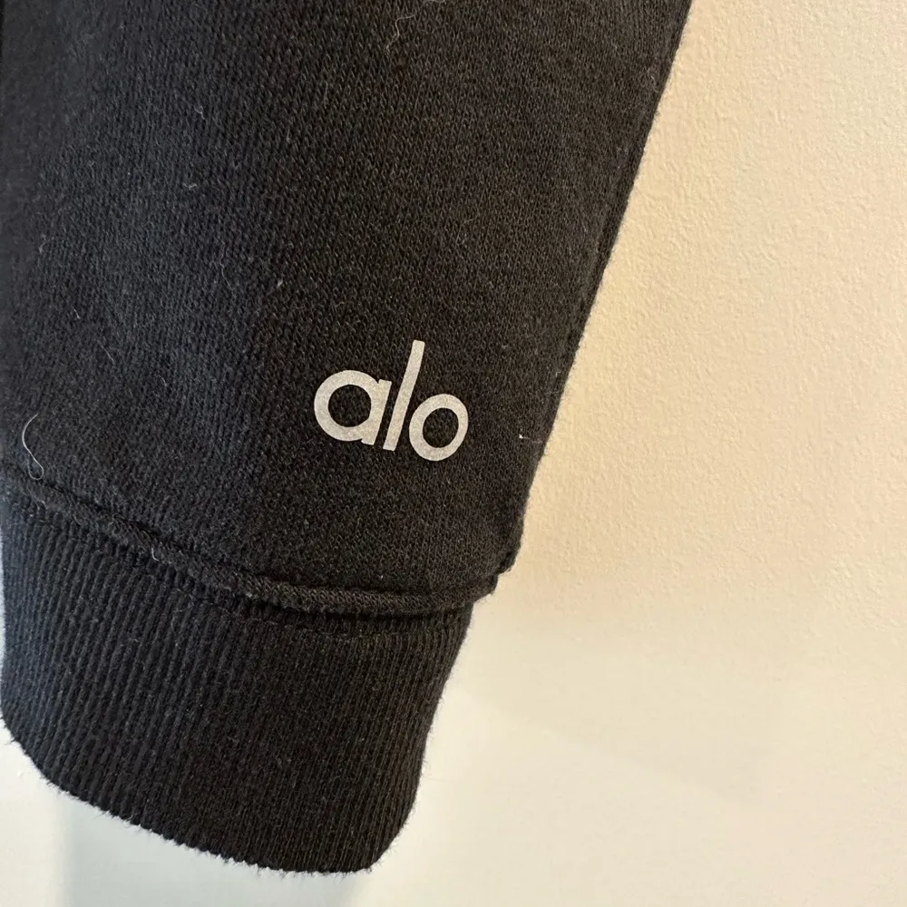 Alo Yoga Realm Black Short Sleeve Sweatshirt - Image 5