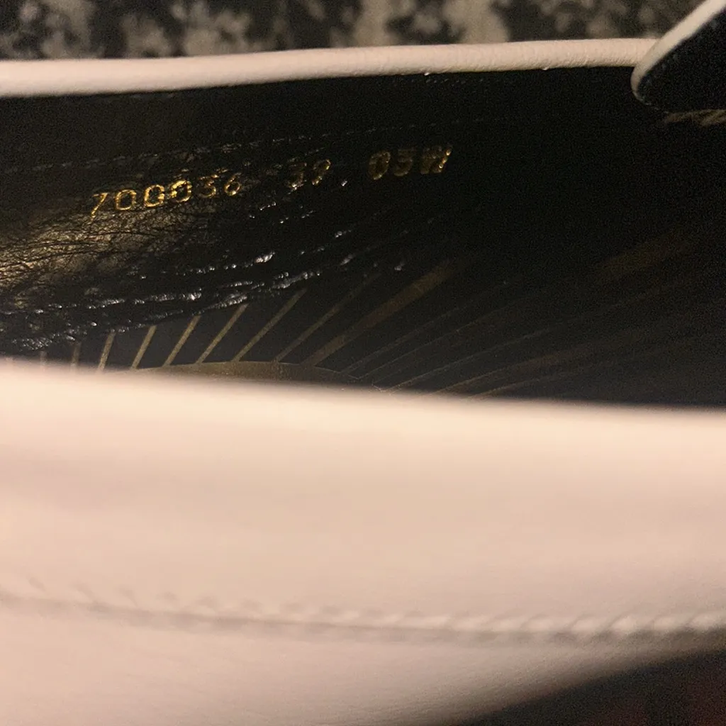 Gucci Logo Plaque Moccasin Leather Loafers - Image 11