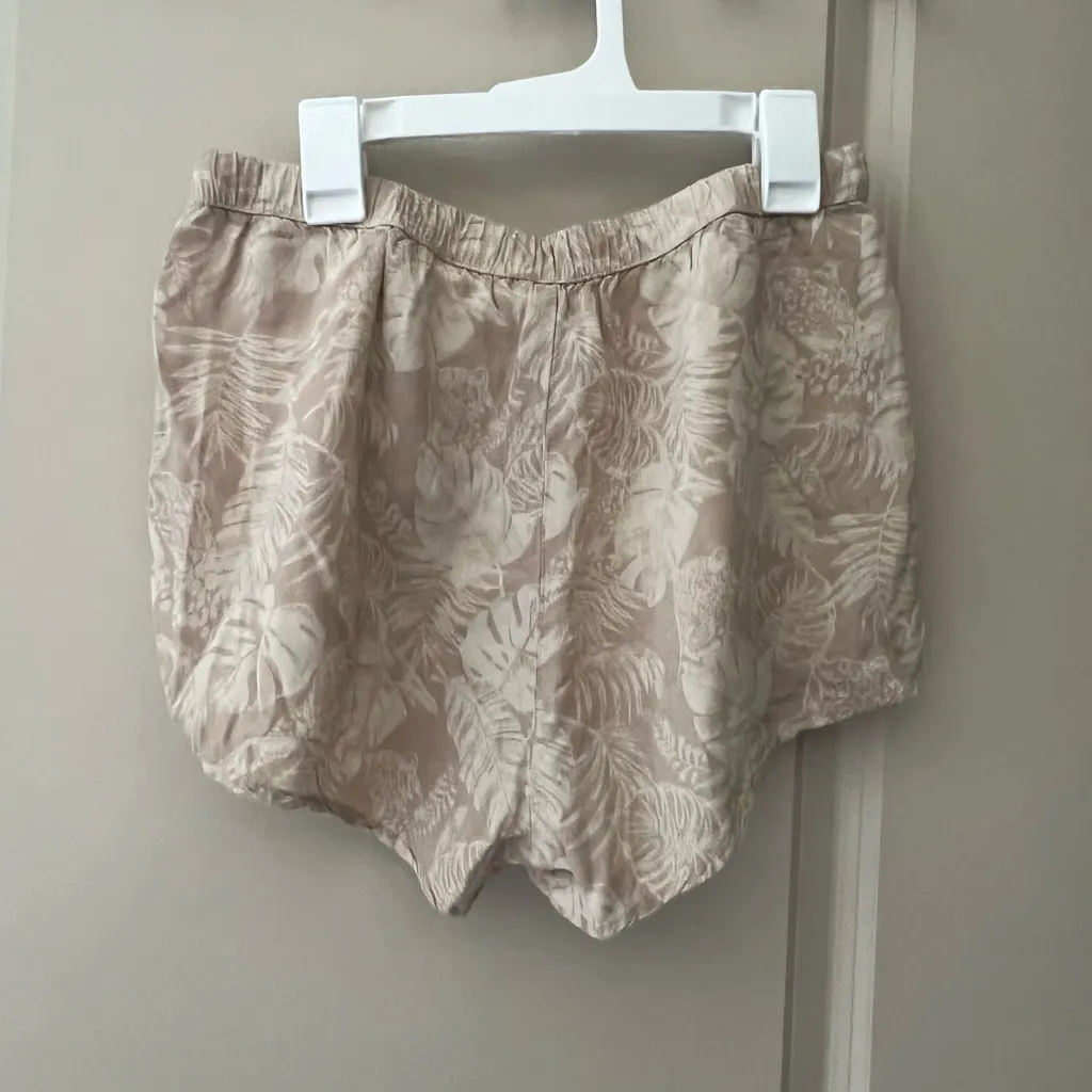 H&M Drawstring Pull On Lounge Shorts with Palm Tree Pattern - Image 5