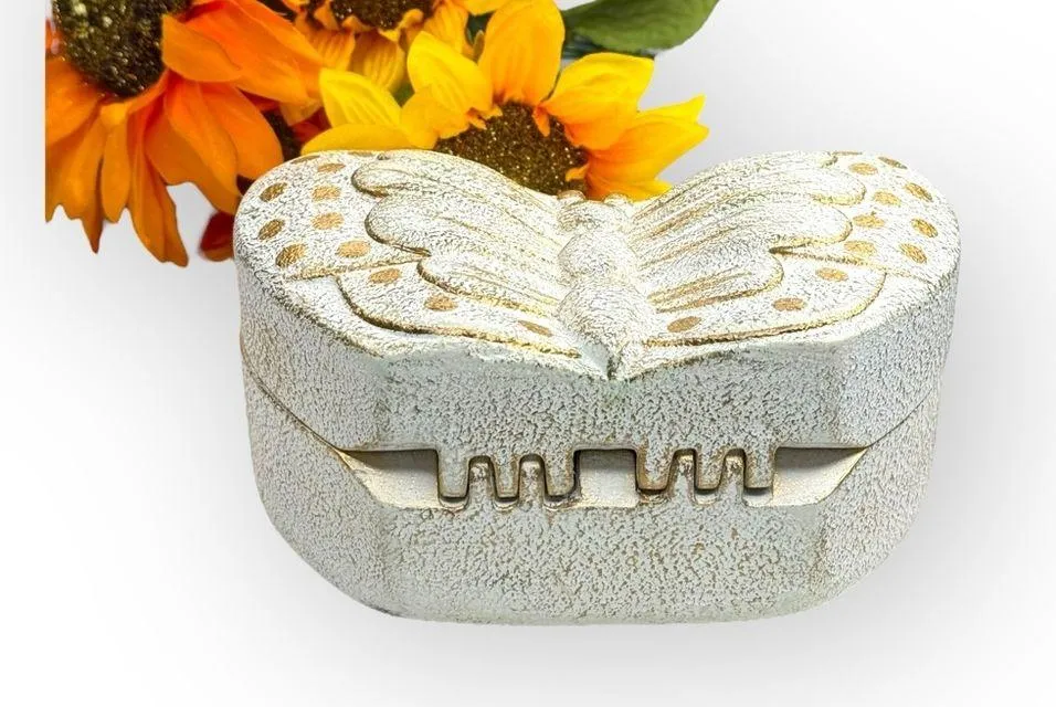 Timmy Woods 🝮 Butterfly Box Handbag Bag Minaudière 🝮
Gold Braided Strap 🝮 White - Image 4
