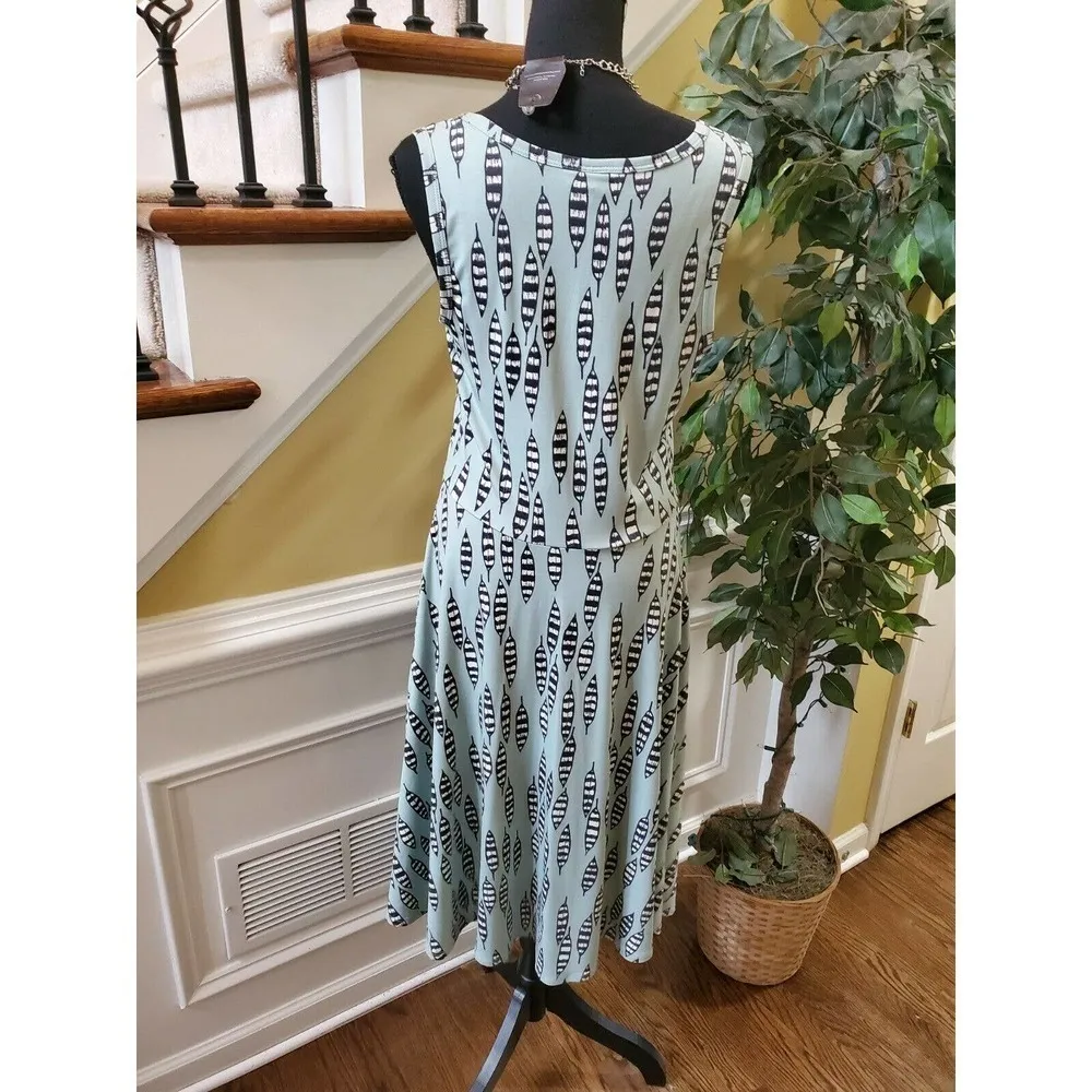 LulaRoe Dress with pockets- Size Medium - Image 6