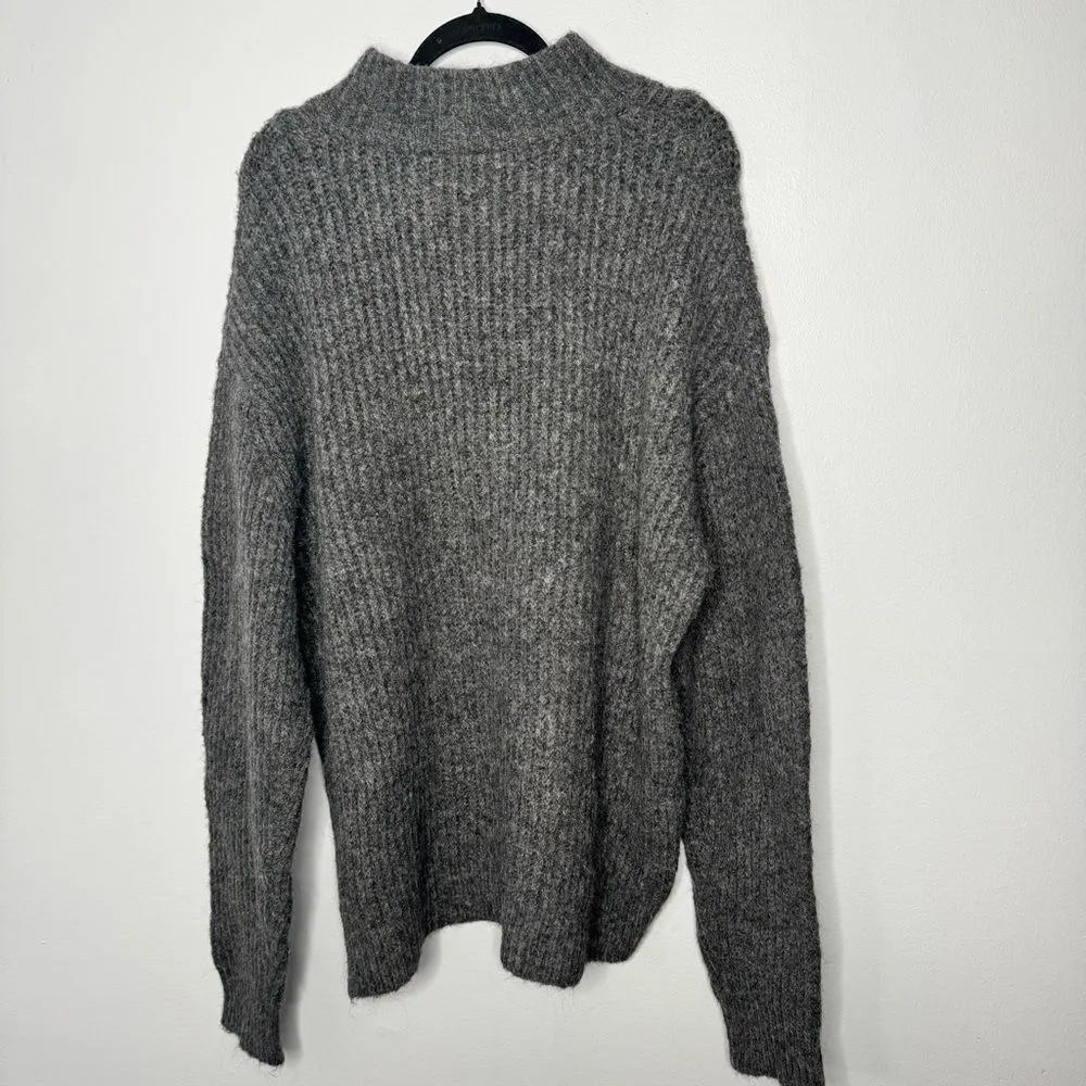 Ardent gray sweater size medium - Image 6
