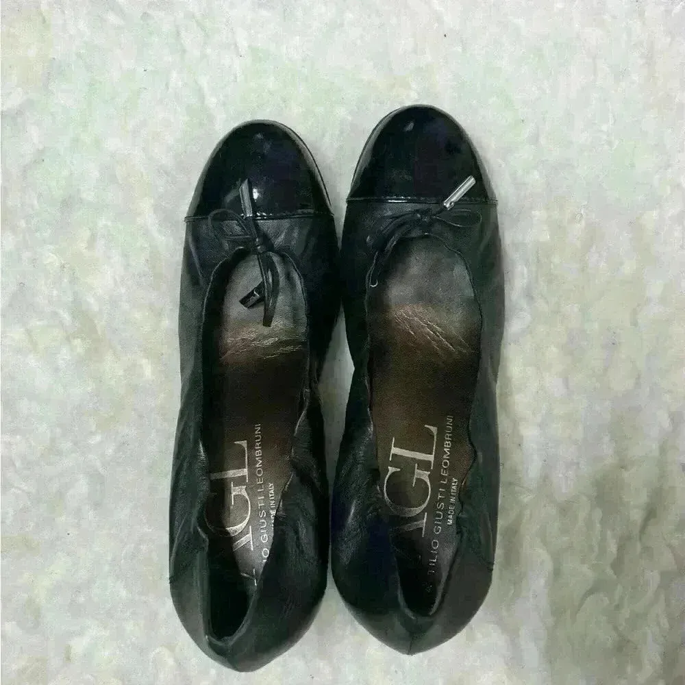 AGL Black Leather Bow Cap Toe Block Heel Pumps Shoes. - Image 3