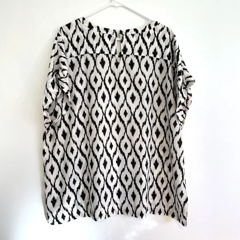 VIOLET CLAIRE Plus Size White ish Black Ikat Boho Short Dolman Sleeve Blouse Top - Image 12