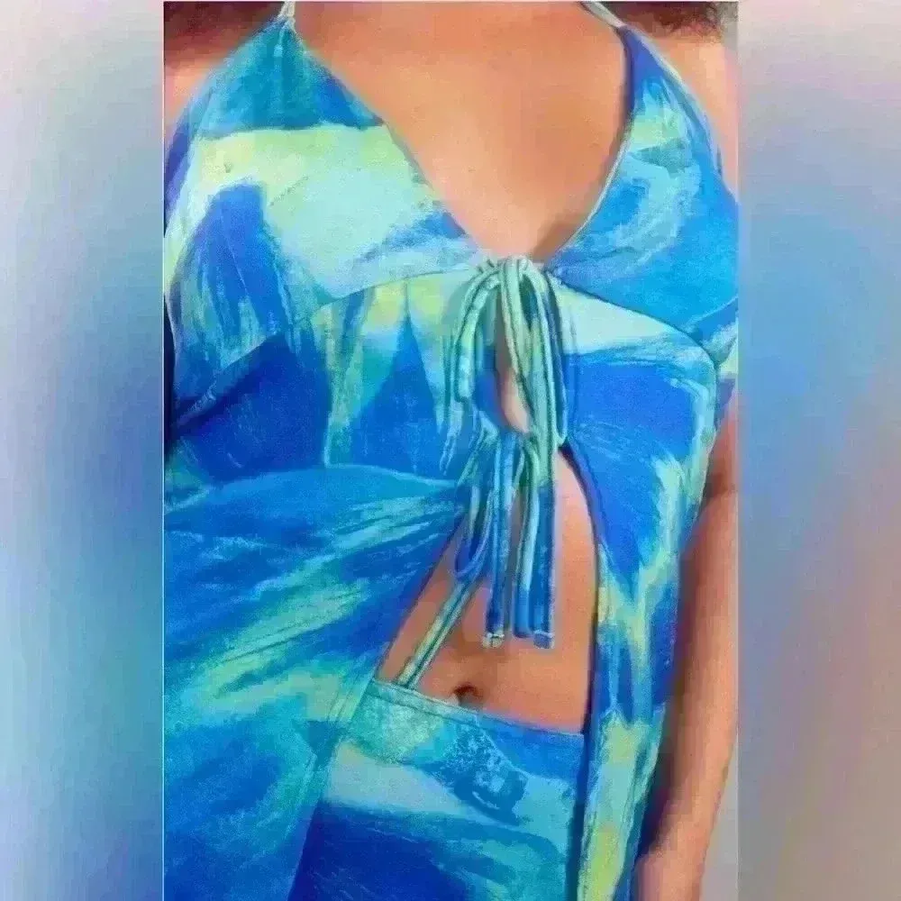 PrettyLittleThings Women’s Blue‎ Abstract Floral Burn Out Printed Top Size 6 - Image 6