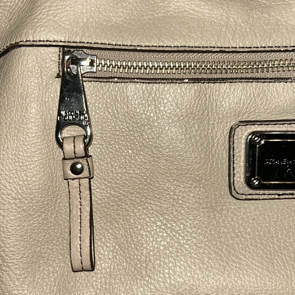 Stone Mountain Genuine Beige Leather Shoulder Bag with Black Accents Authentic - Image 2