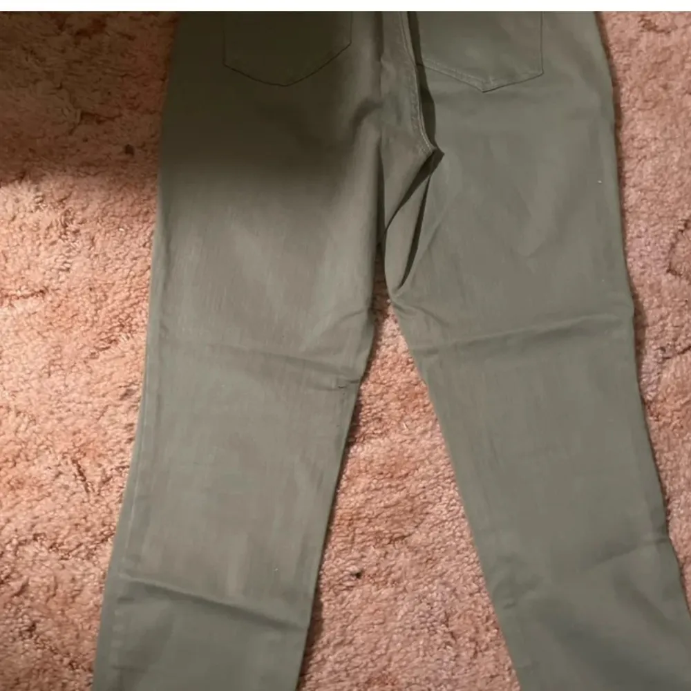 Size 6 Olive Green Dress Pants by Loft - Image 4