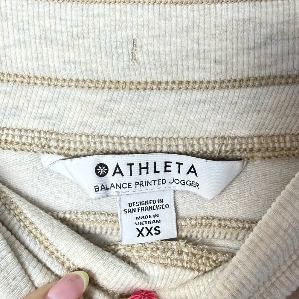 Athleta Balance Printed Jogger in Light Oatmeal Camo size XXS - Image 8