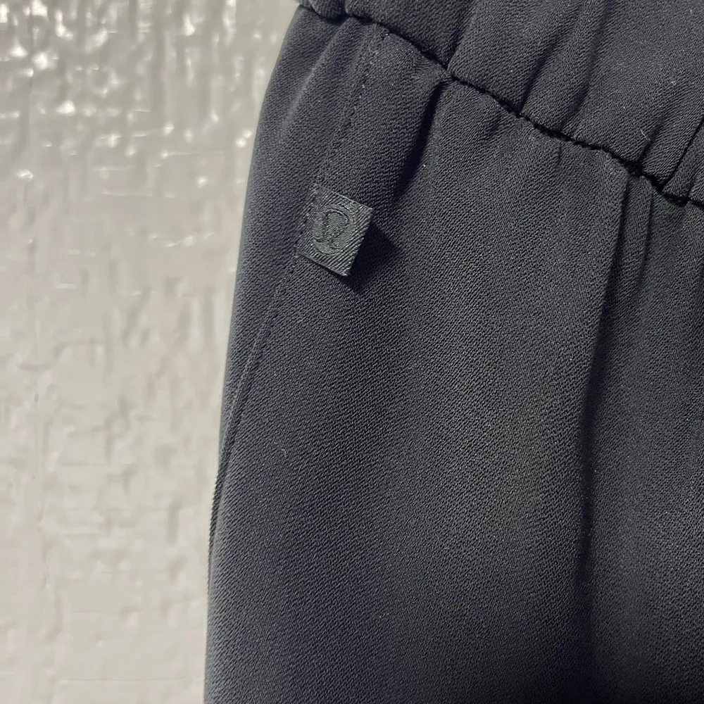 Lululemon Noir Black Wide Leg Belted Crop Pant size 8 - Image 4