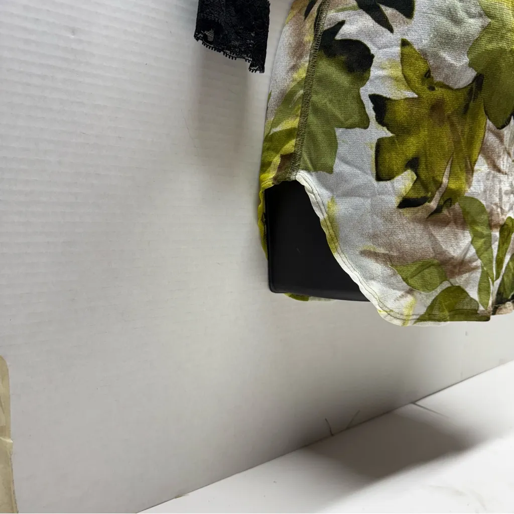 Karen Kane Vintage Sheer Floral Leaves Lace Trim Top - Image 4