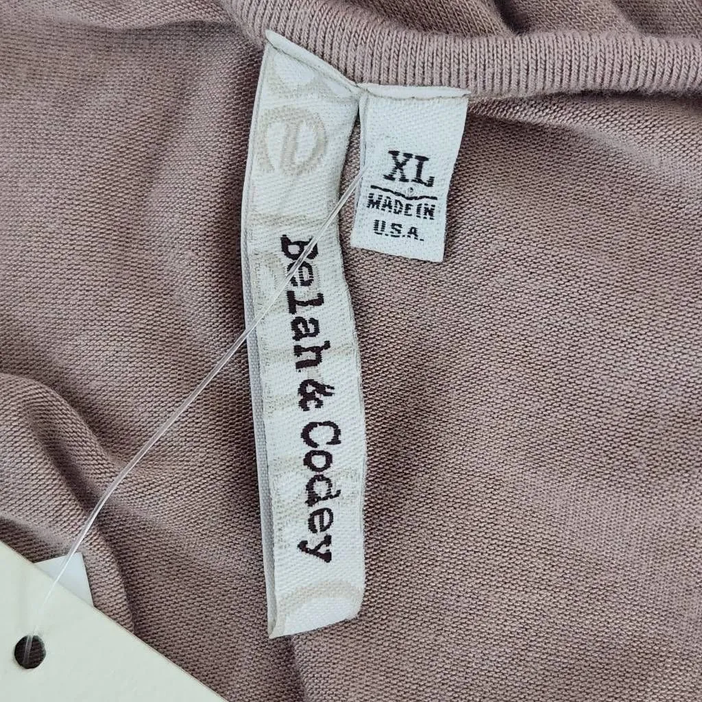 Belah & Codey Tan High Heel Graphic Print Short Sleeve Fitted Tee NWT Size XL - Image 6