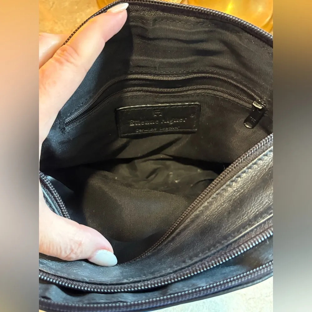 Etienne Aigner leather crossbody / shoulder bag
100% Cowhide Leather - Image 9