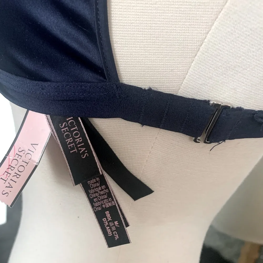 VICTORIA’S SECRET LUXE LACE PLUNGE BRALETTE BRA - Image 9