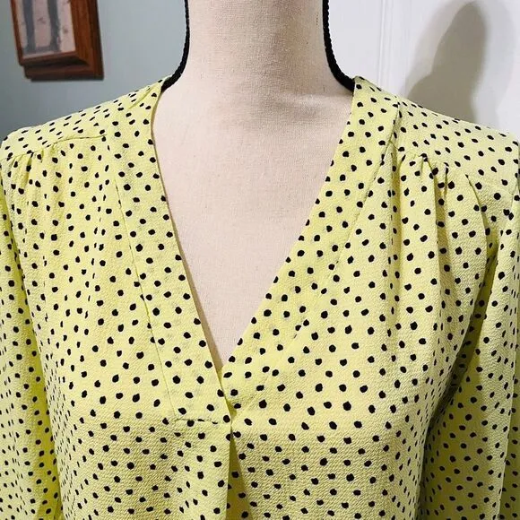 JON & ANNA Contemporary Womens Size Medium Yellow Black Polka Dot Top‎ - Image 5