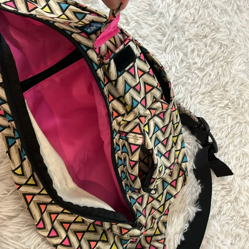 Kavu Rope Rope Sack Sling Crossbody Backpack Fluorescent Triangles - Image 4