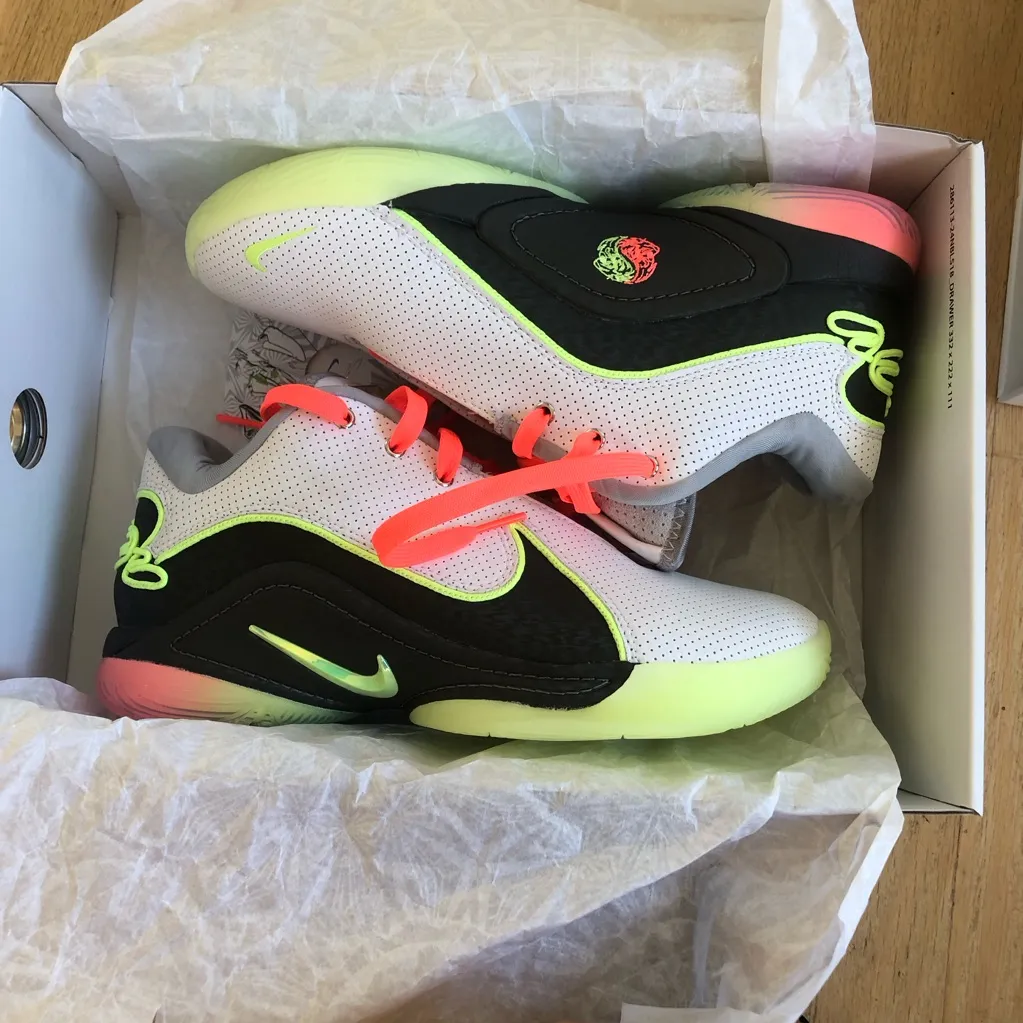 LeBron XXII "Crown Jewel" Basketball Shoes white/volt glow-medium ash  women’s 8 - Image 2