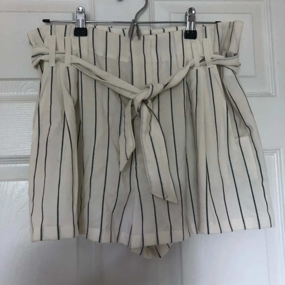 7 for all mankind large shorts - Image 4