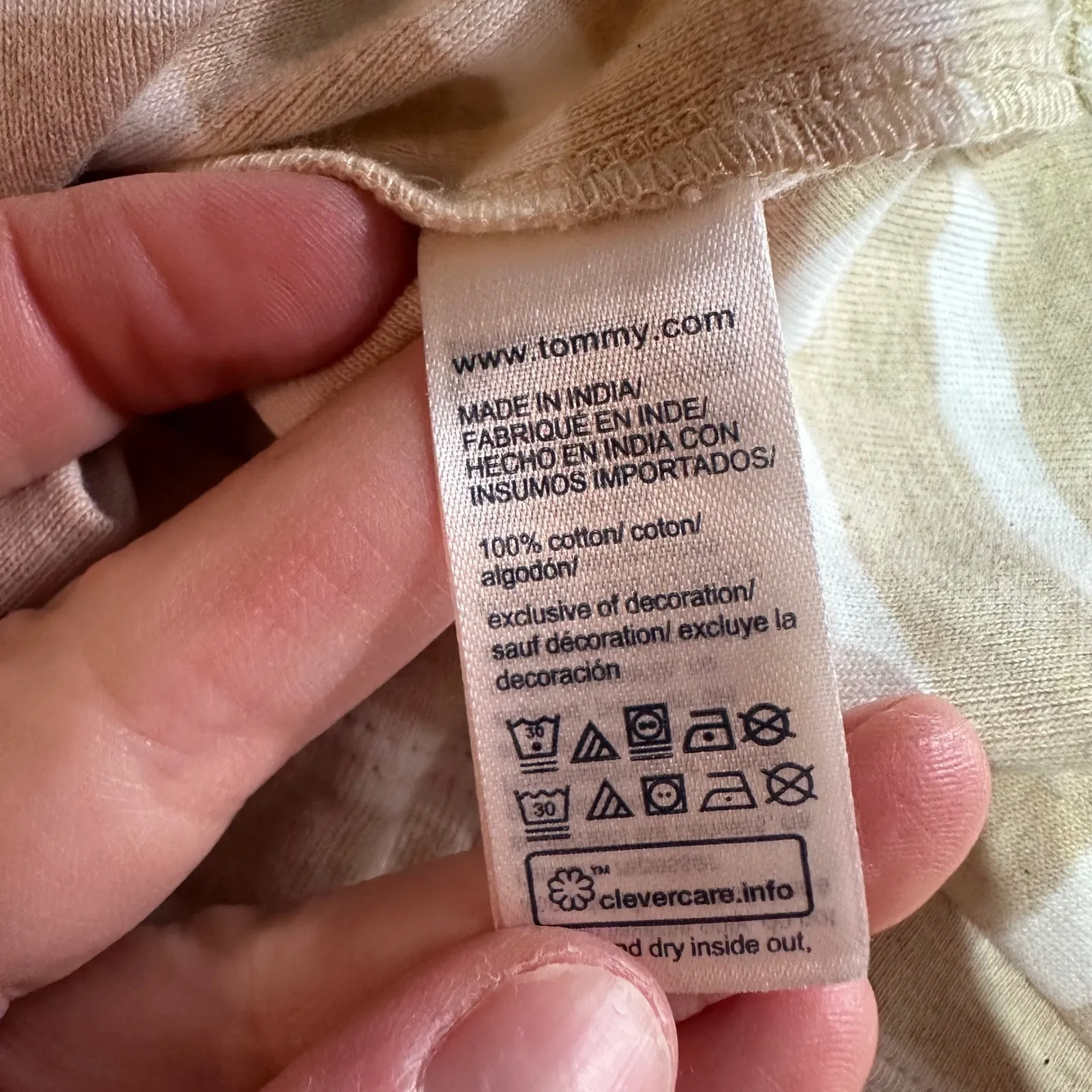 NWOT Tommy Hilfiger Women's Striped V Neck T Shirt Beige White Cotton Size M - Image 6