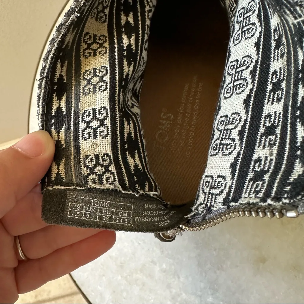 Toms Leila Suede Gray Tassel Stacked Block Heel Booties Size 7.5 Western Rodeo - Image 12