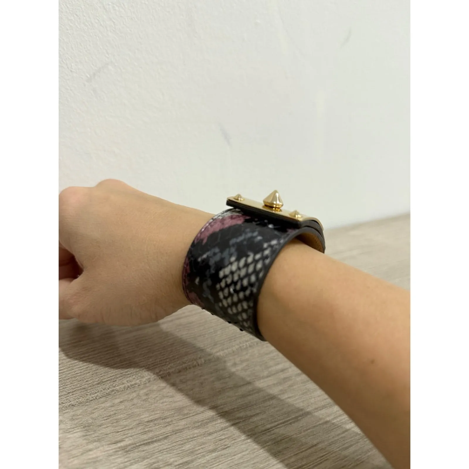 Fendi Wide Black/Gold Snakeskin Cuff Bracelet with Gold Clasp M - Image 4