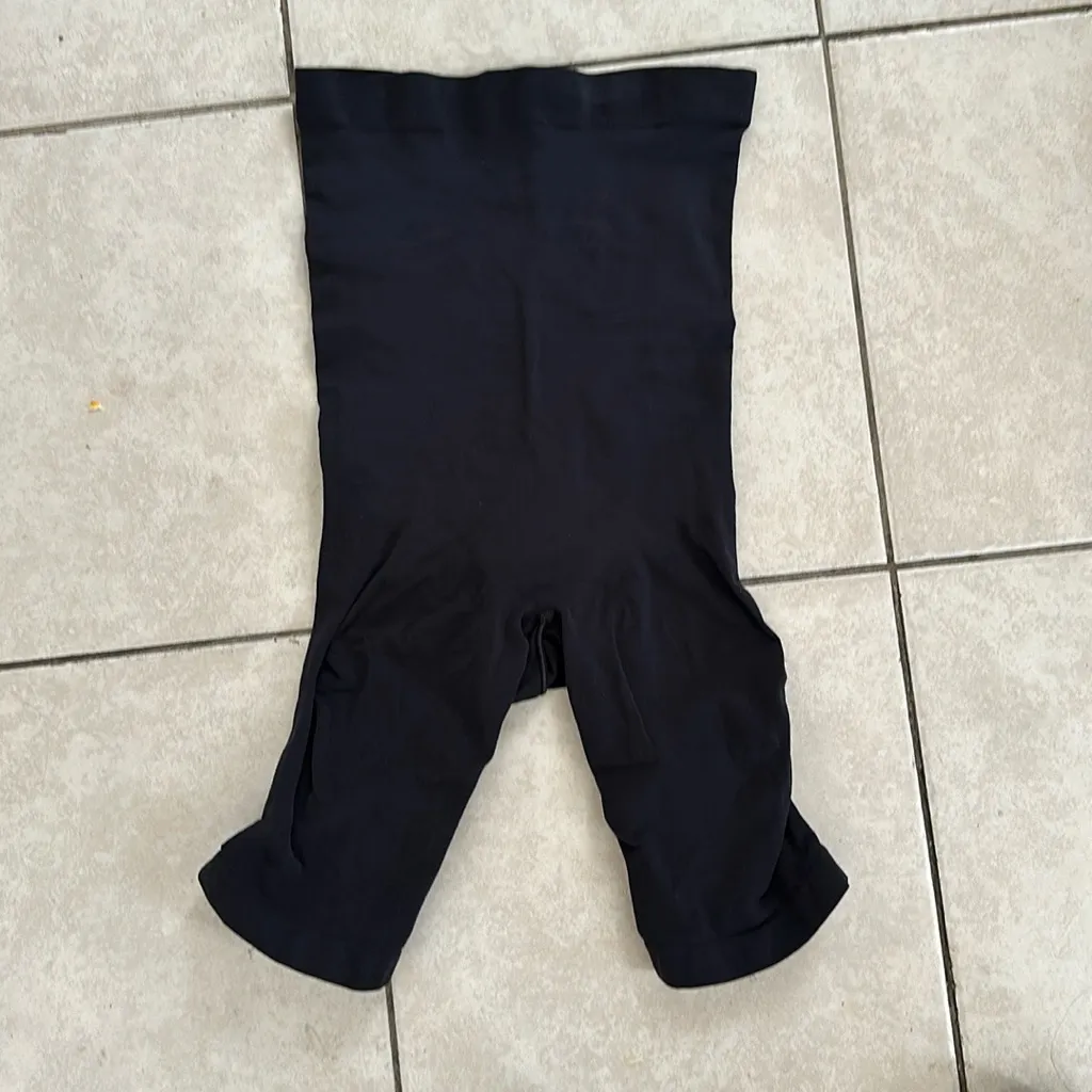 SKIMS Onyx Black Sculpting High Waisted‎ Above the knee Shaping Mid Thigh Size L - Image 7