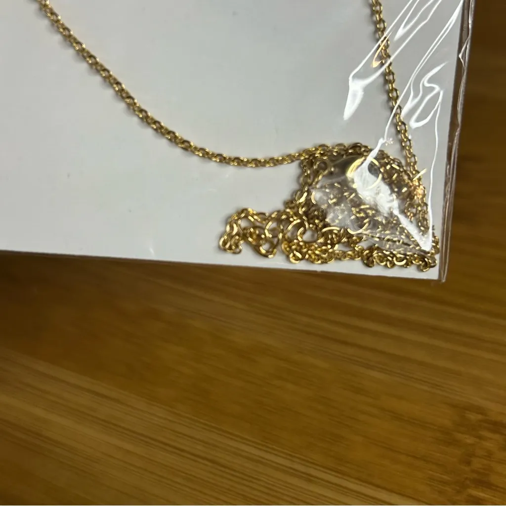 Elegant Gold Diamond-Shaped Necklace - Image 5