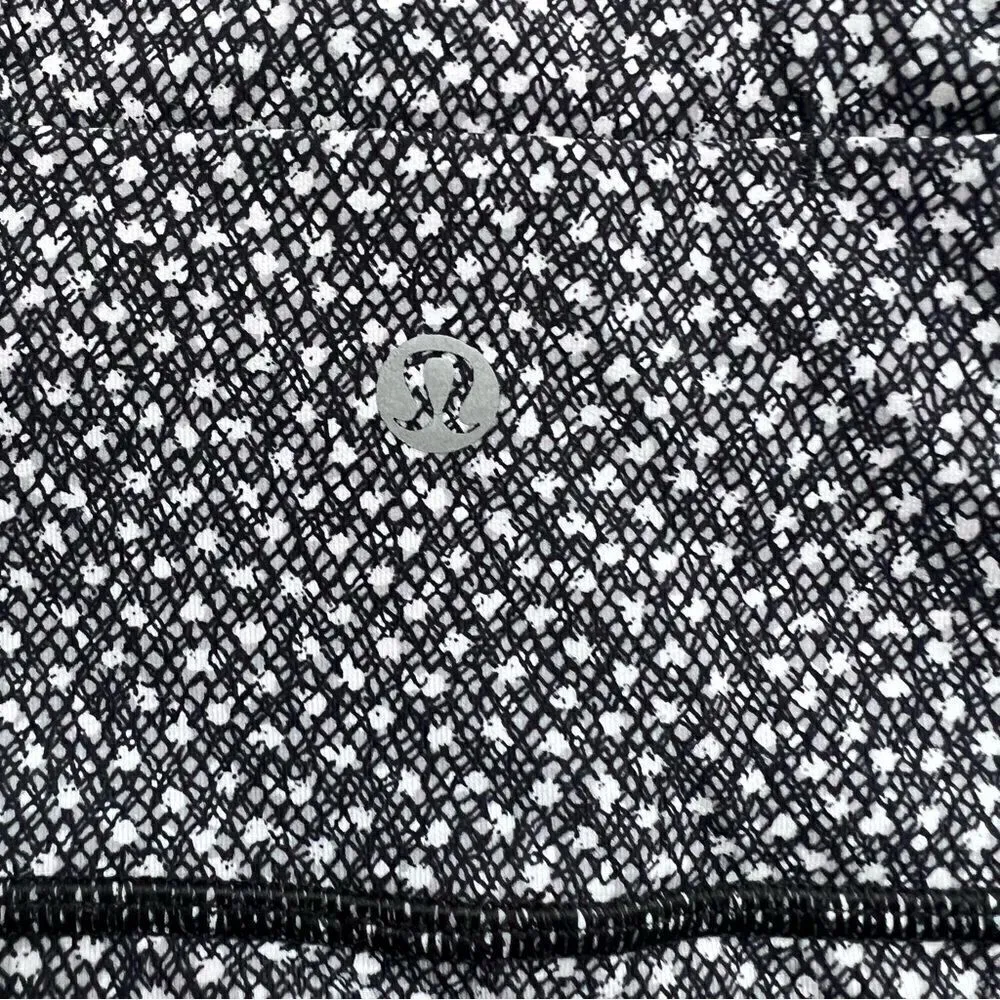 Lululemon Hit It 7/8 Tight 25" Frozen Fizz White Black / Black Size 4 - Image 15