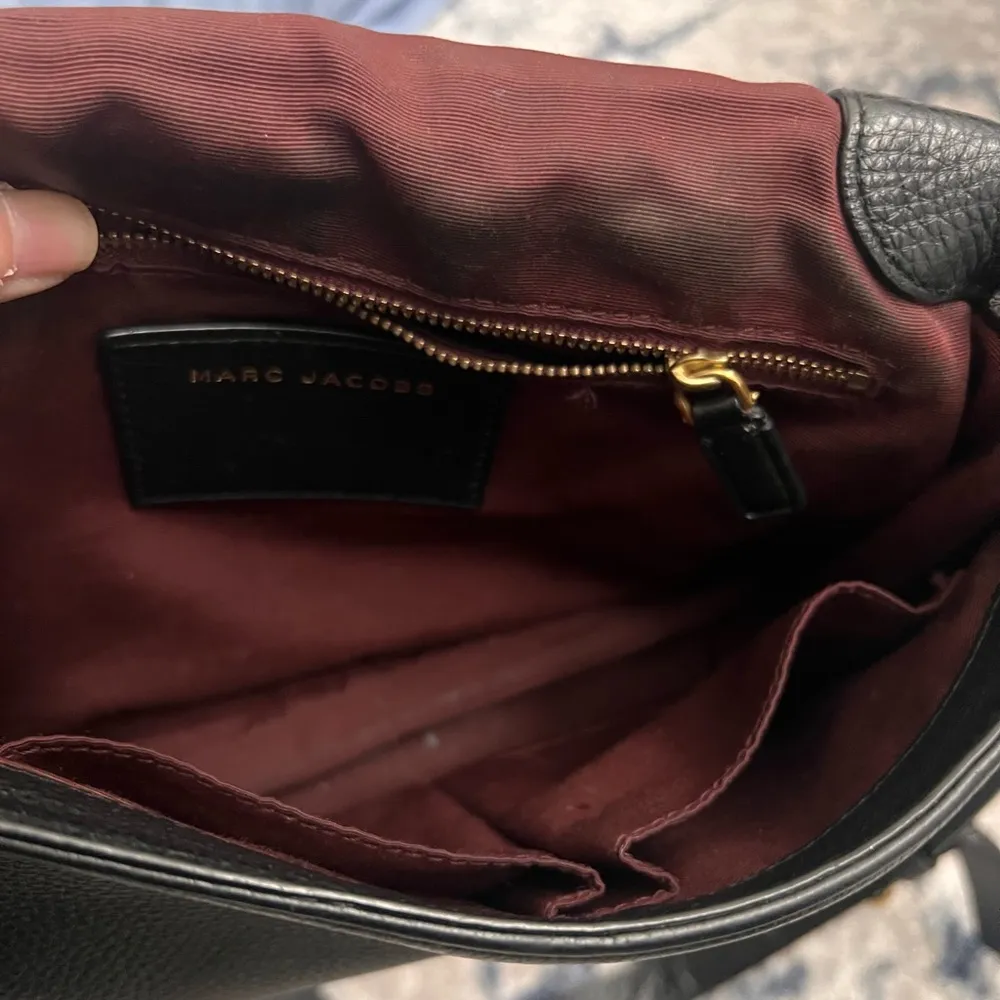 Excellent con Marc Jacobs Black and gold saddle bag - Image 9