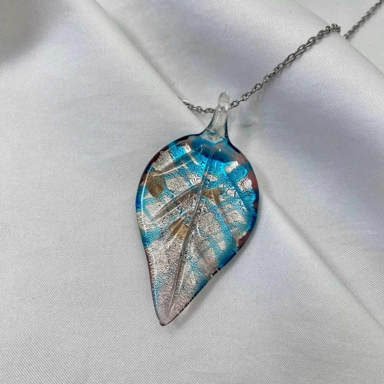 Early 2000's Large Blue Purple Boho Fairy Glass Leaf Pendant Necklace Silver - Image 2