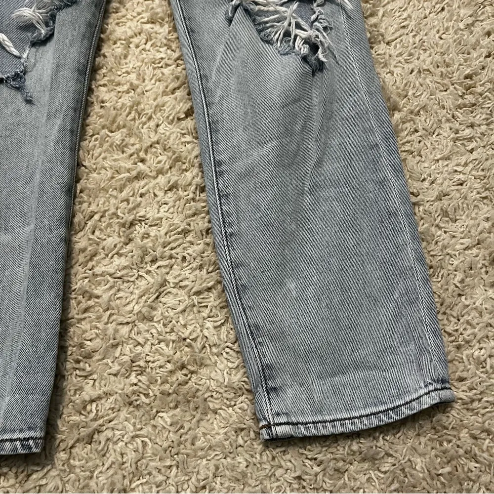 American Eagle Outfitters Distressed mom jeans size 6 - Image 3