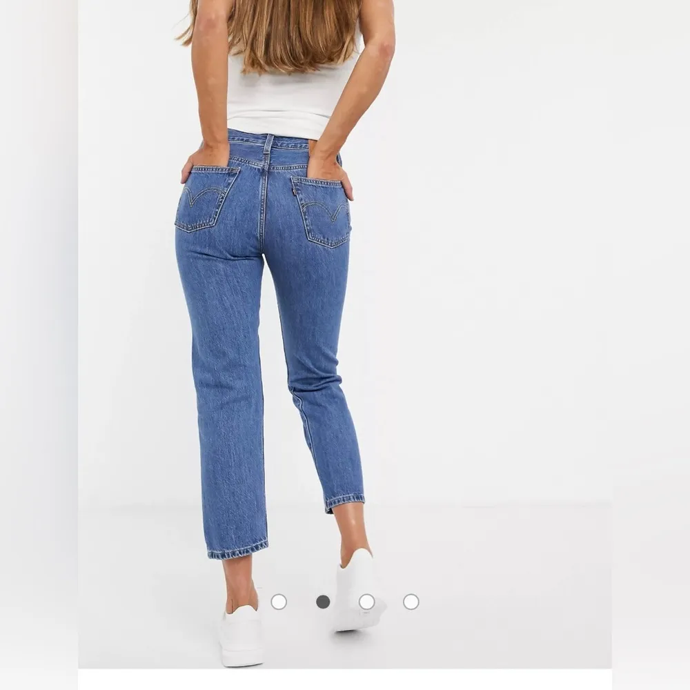 Levi's 501 high rise straight leg crop jeans in blue - Image 2