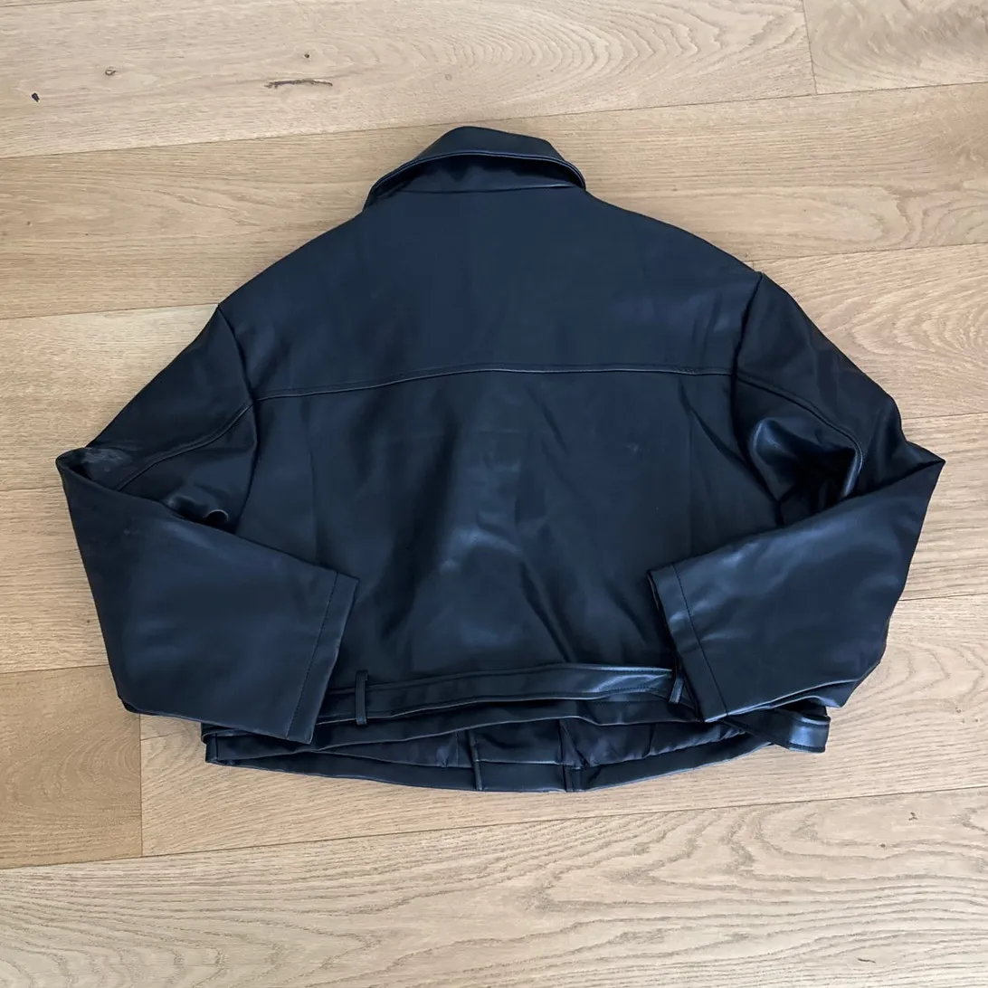 White Fox Biker Jacket Faux leather Seal The Deal Size M/L Black - Image 4