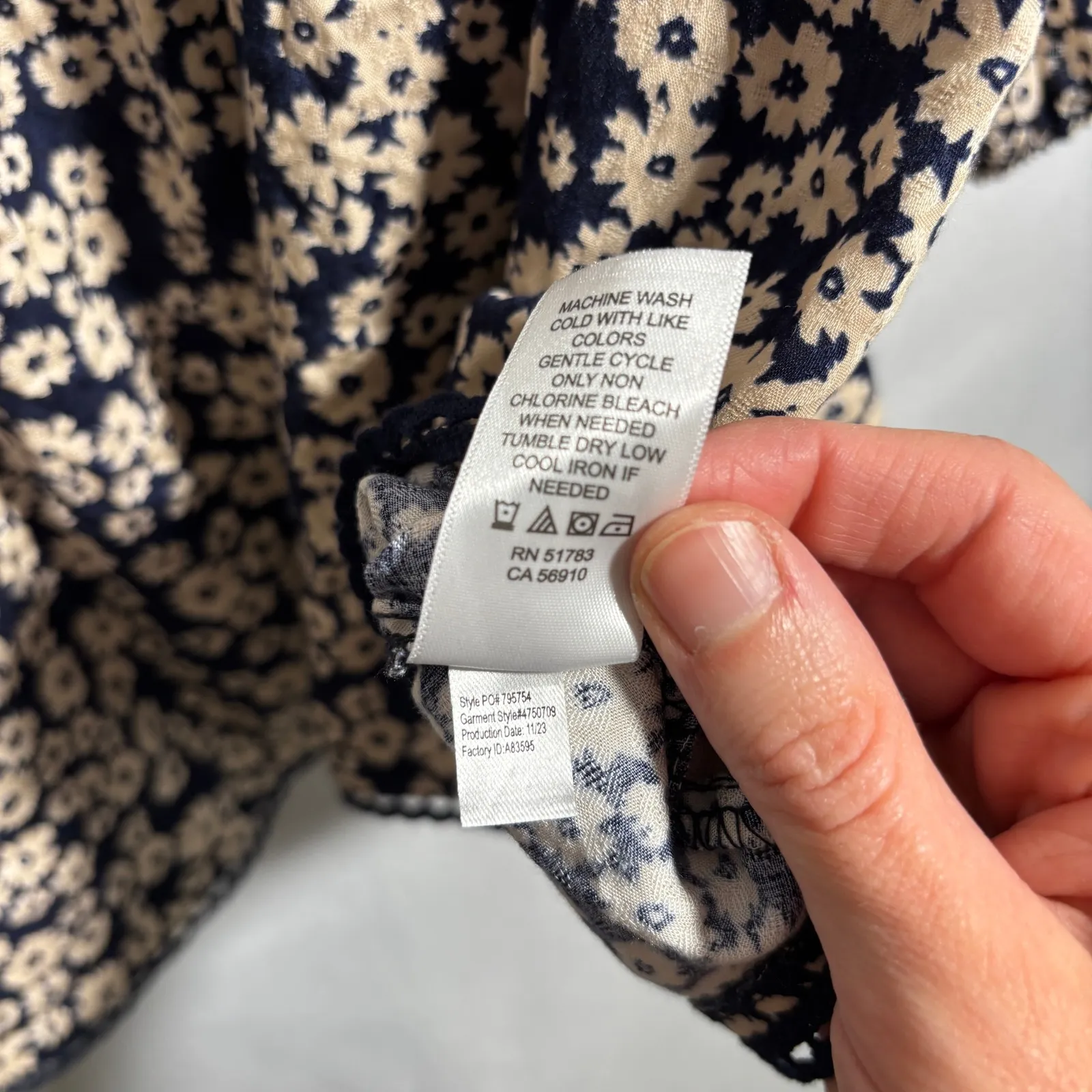 NWT Maurices 4X Ditsy Floral Peasant Top Rayon Smocked Sweetheart Prairie Boho - Image 5