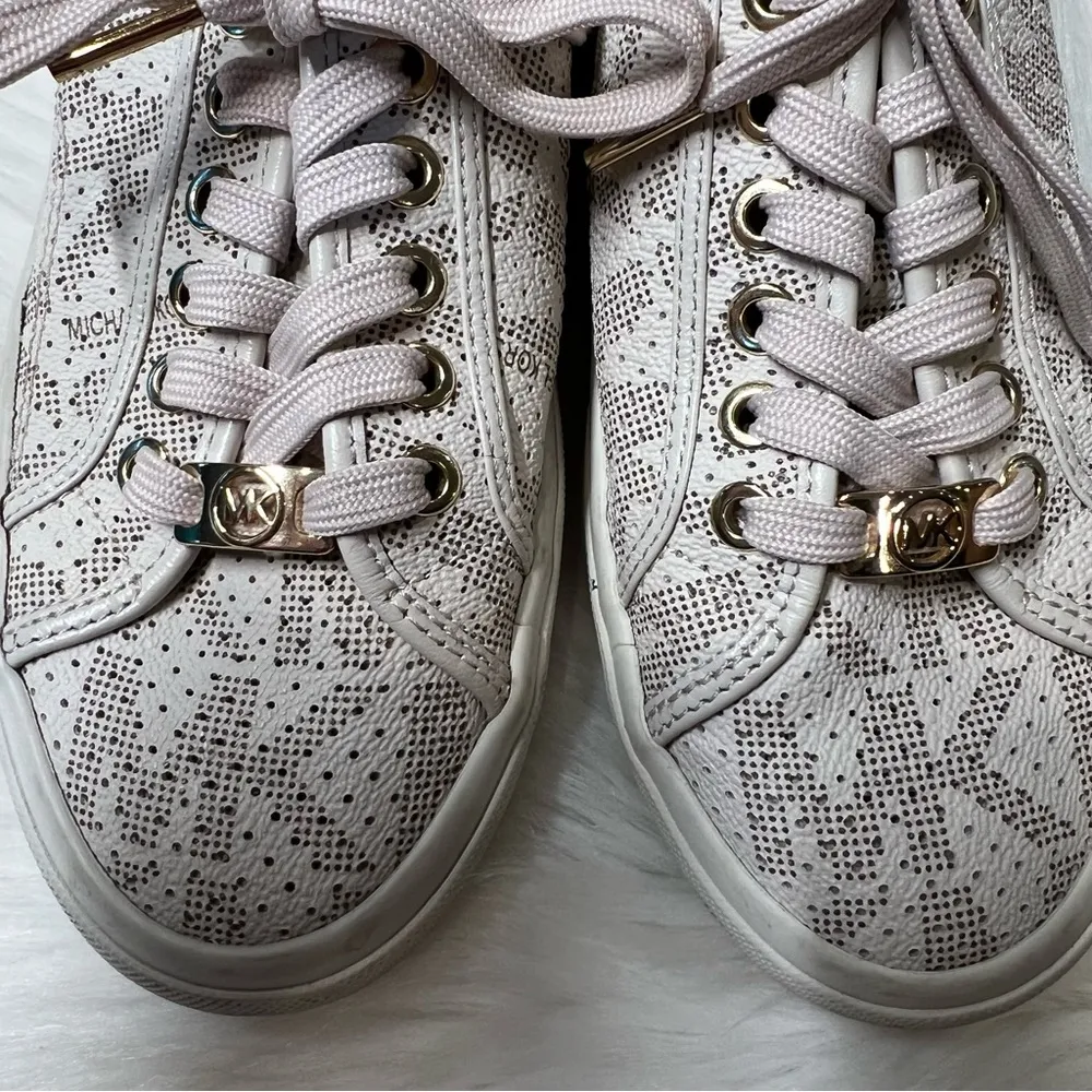 Michael Kors Logo Off white/cream tennis shoes with gold hardware - Image 8