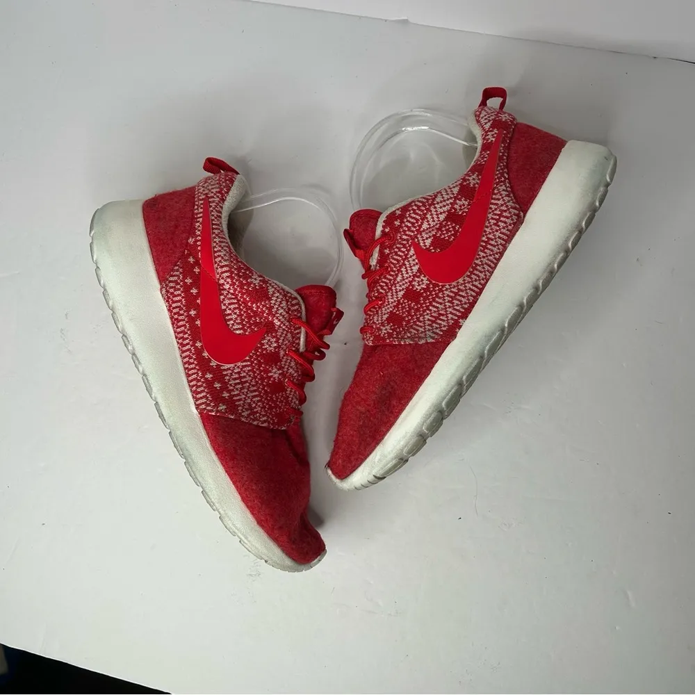 Nike Roshe One Winter Print Shoes Women's sz 8 Red Fair Isle Knit - Image 6
