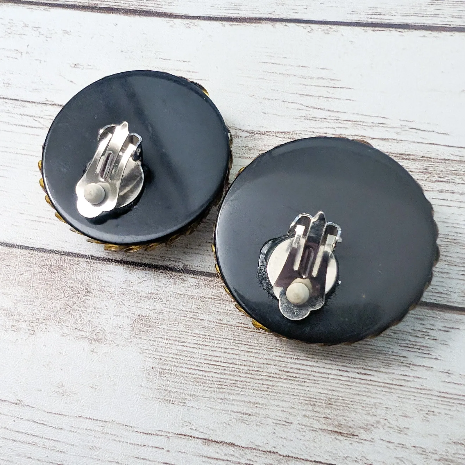 Vintage Clip On Earrings - Image 4