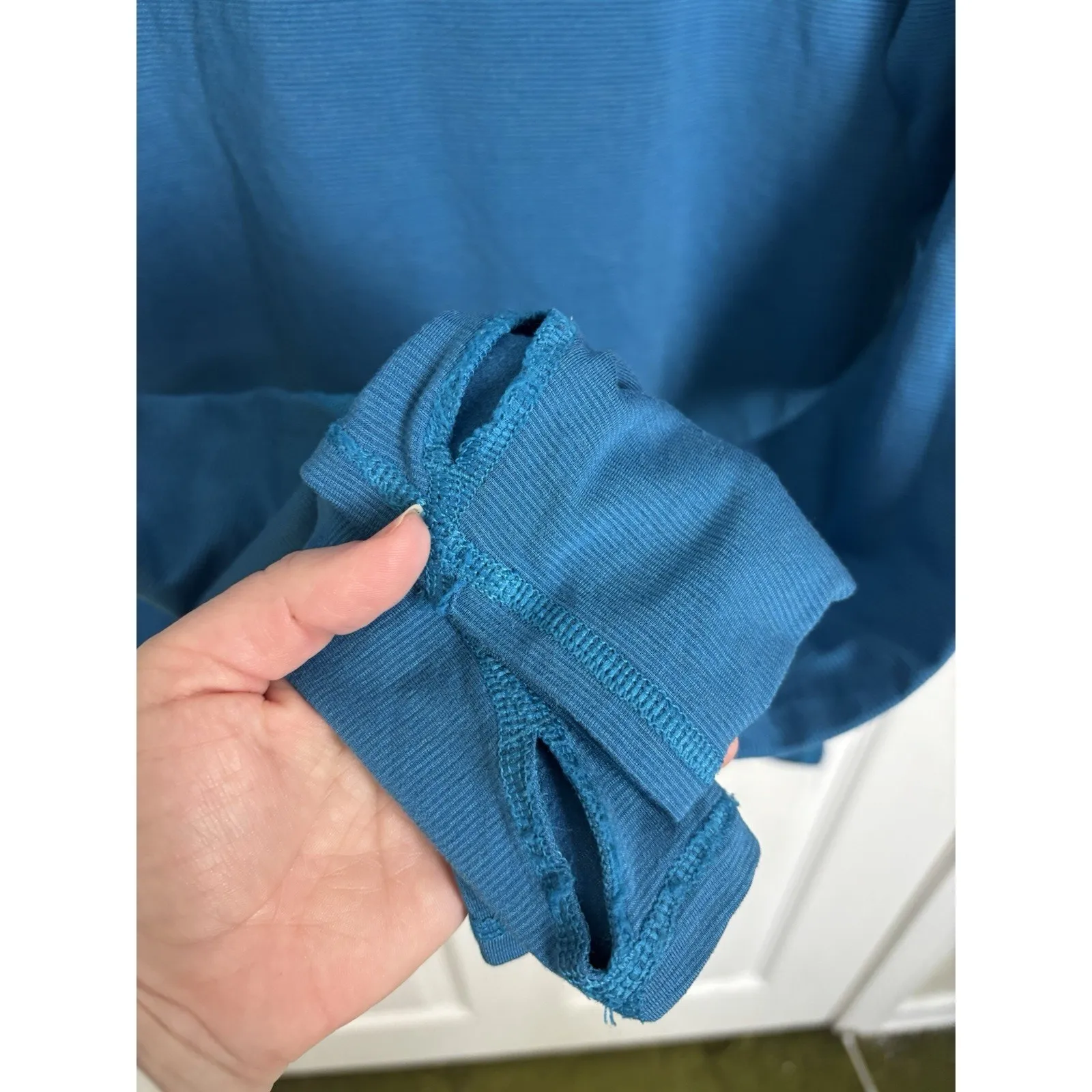 Brooks Women Blue Long Sleeve Equilibrium Tech Size Medium Running Thumb Holes - Image 6