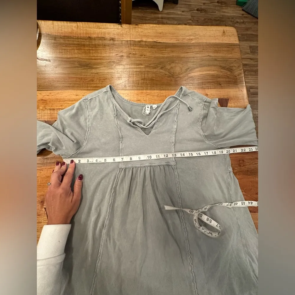 EUC CABLE & GAUGE Chic Gray Tunic Top with Elegant Design - Image 10