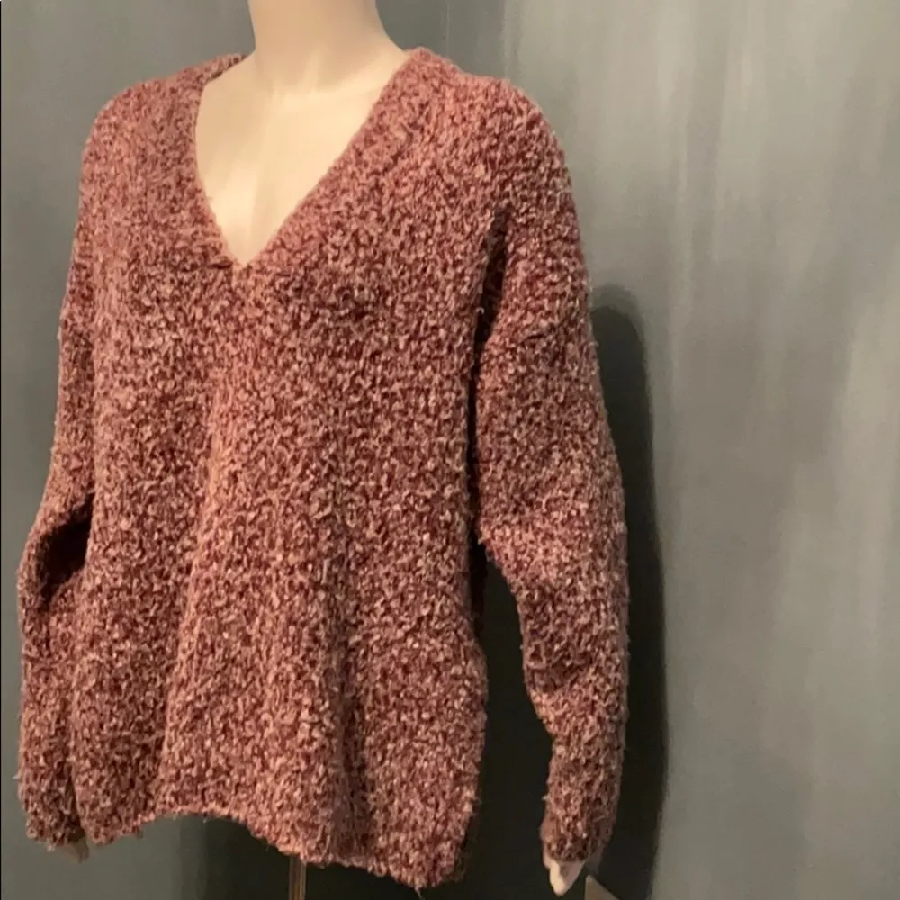 Urban Outfitters UO Oversized Fuzzy V-Neck Side Slit Sweater XS - Image 5