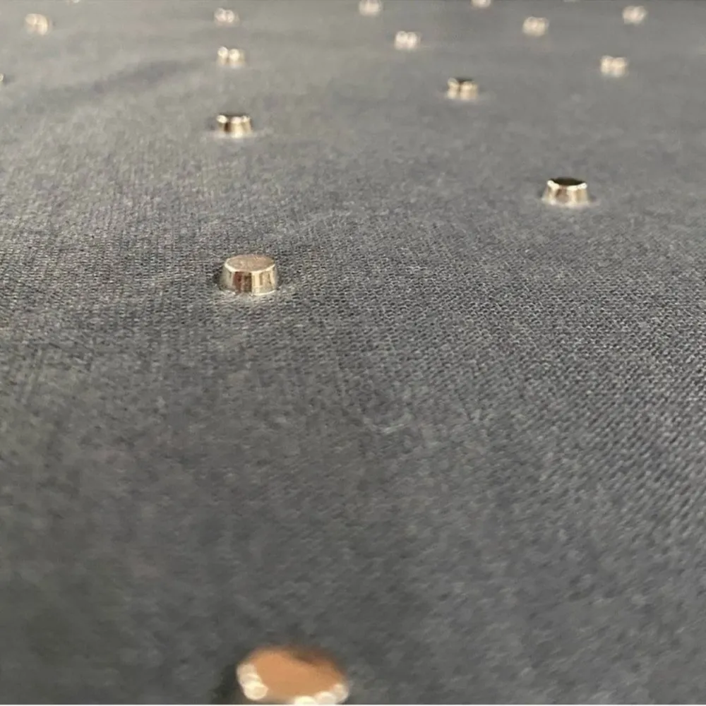 inTu Grey & Silver Metal Studded Cropped Crewneck Long Sleeve Sweatshirt Large Gray - Image 7