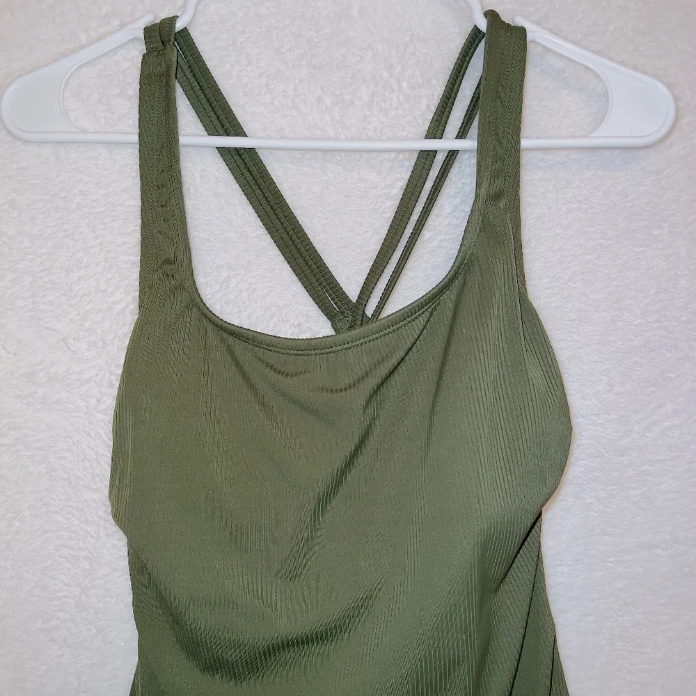 Hurley One Piece Swimsuit in Amazon Jungle Green size medium - Image 4