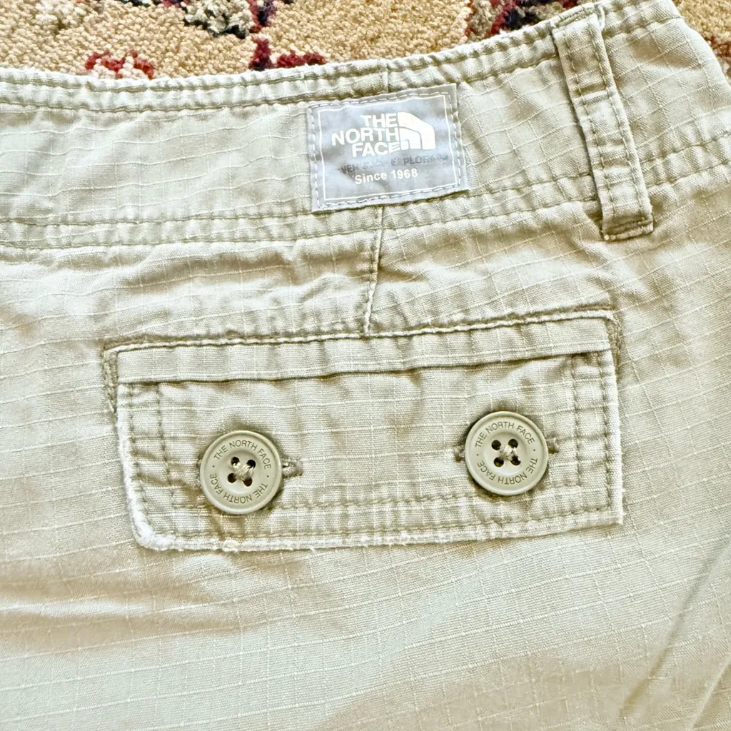 The North Face Women's Light green Cargo Shorts - Image 4