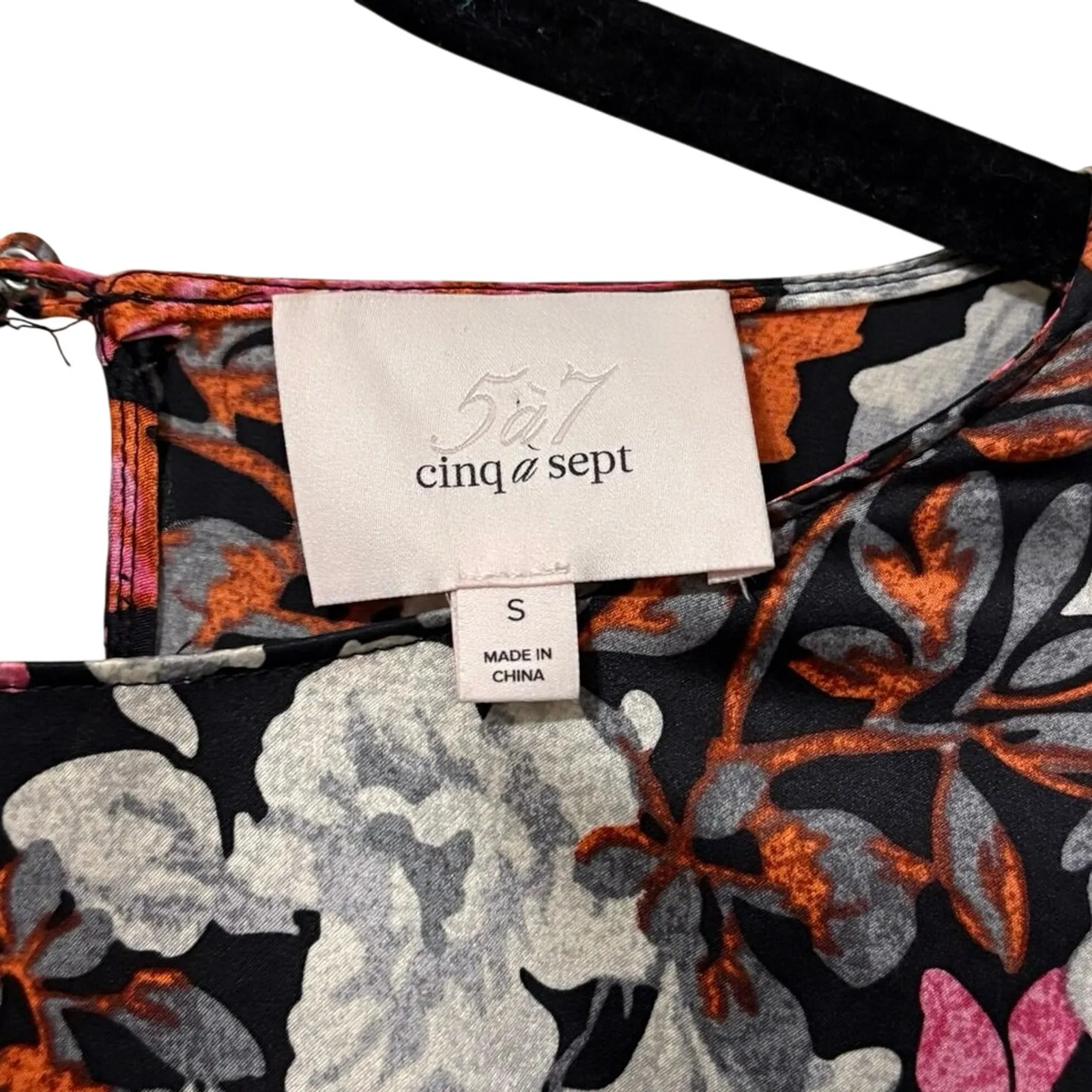 Cinq A Sept 100% Silk Pink Black Floral Jenny Blouse Top Size Small - Image 4