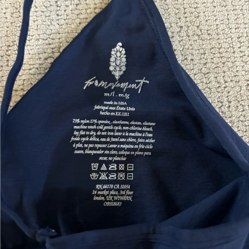 Good Karma Ruched Crop Tank in Midnight Navy M/L - Image 7