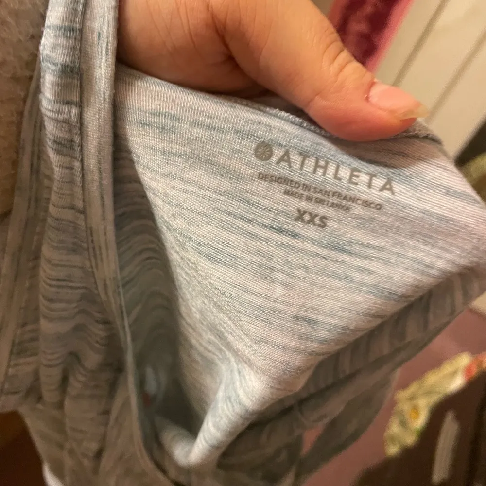 NWOT ATHLETA ESSENCE TWIST FRONT TANK - Image 4