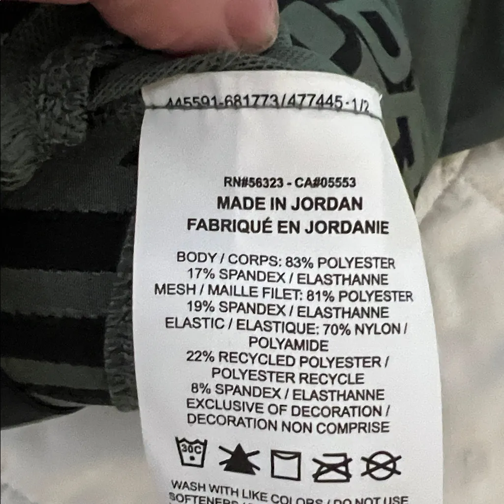 Nike  Intertwist 2 Crop Tank Size Large - Image 11