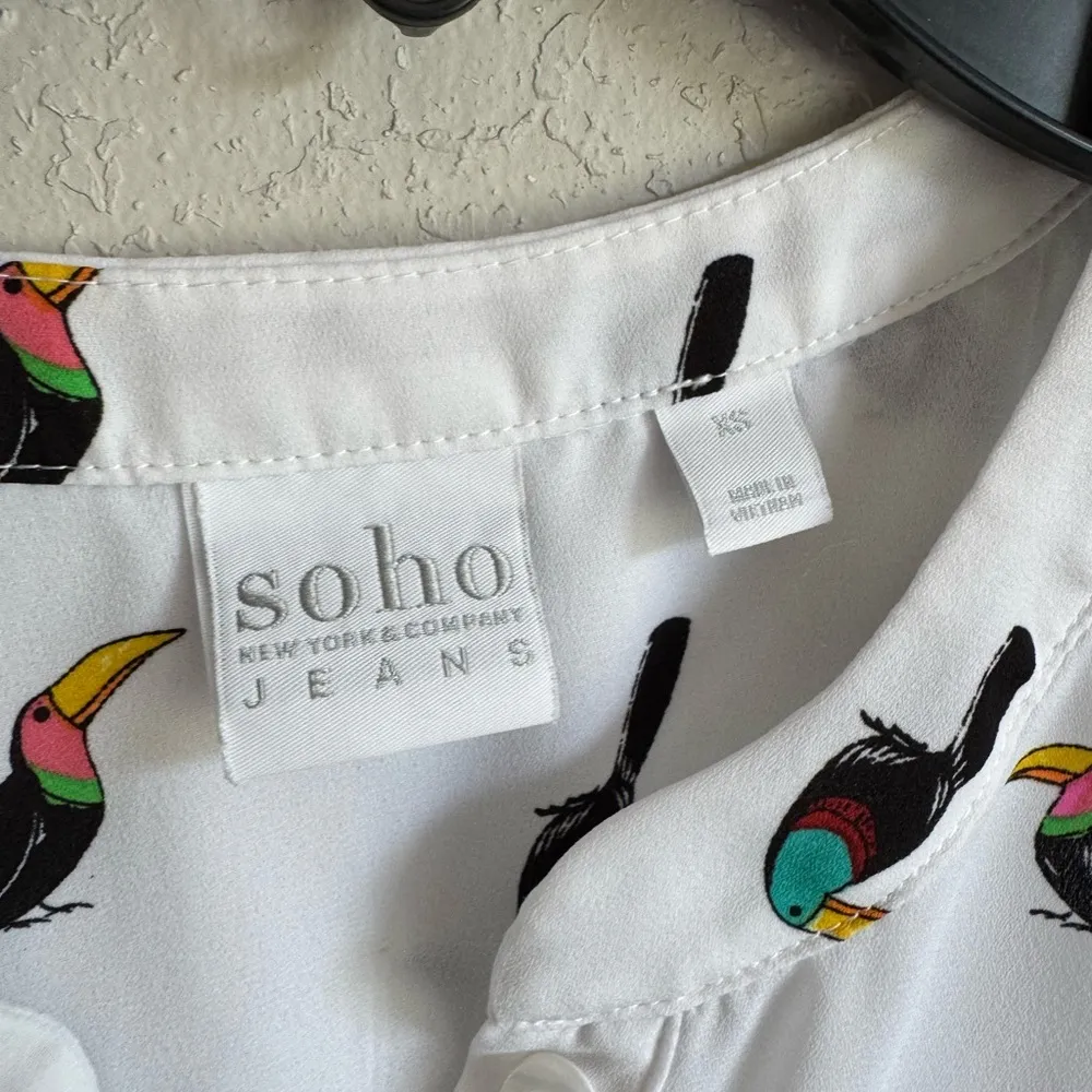 SOHO Jeans White Toucan Print Button Town Tank Blouse Womens XS - Image 2